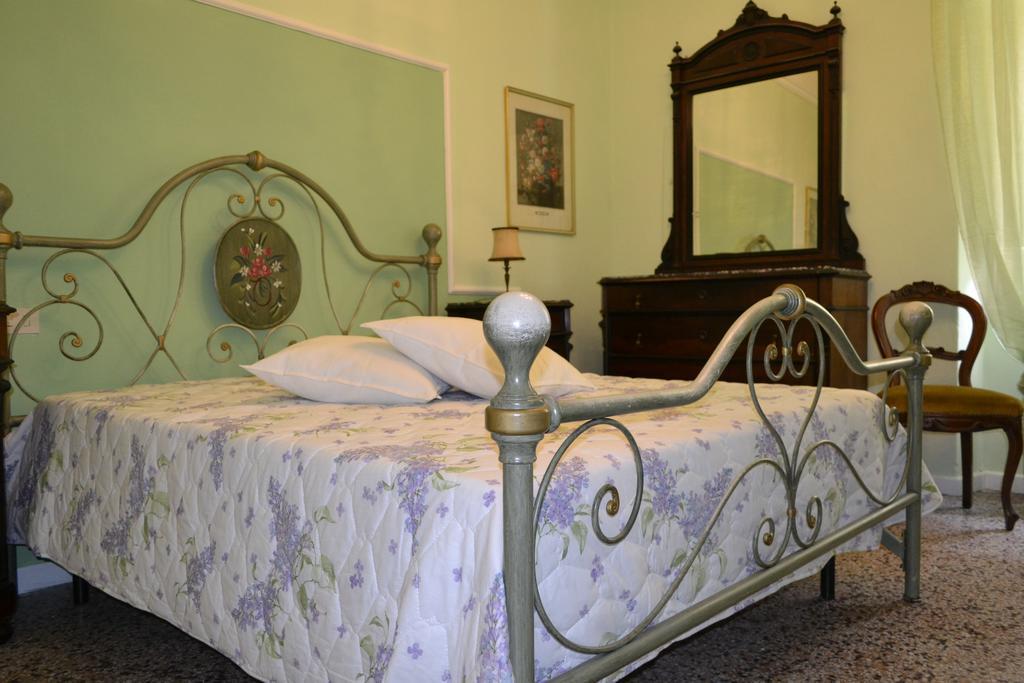 Corte Palazzo Picedi Benettini Sarzana Zimmer foto